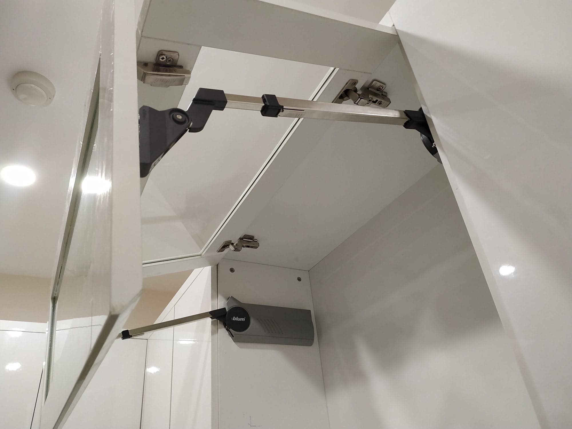 Giá Tay nâng Blum HF25 mới nhất