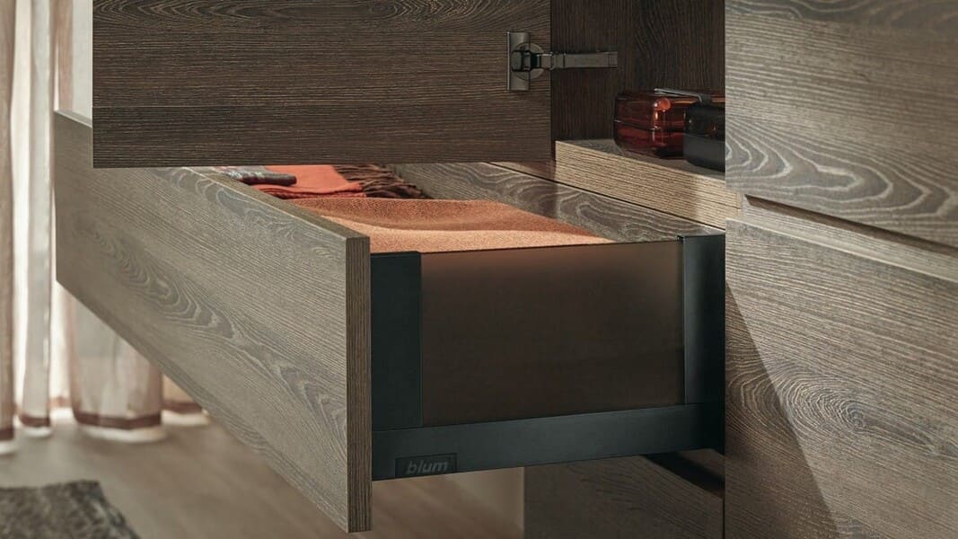 Phụ kiện bản lề Blum chính hãng tại Eurohomes