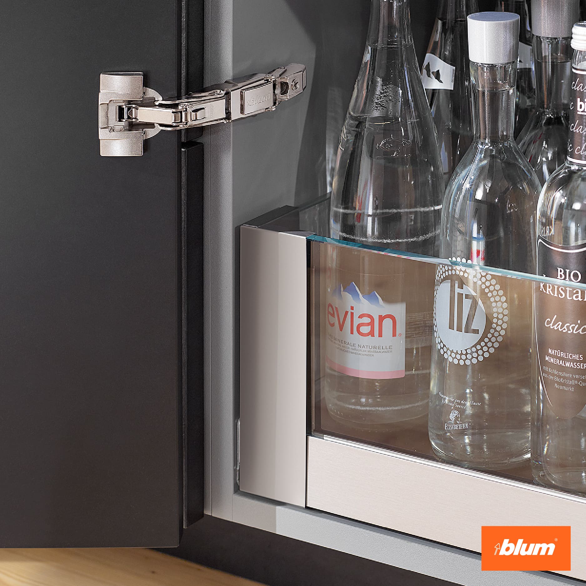 Bản lề Blum giảm chấn giá