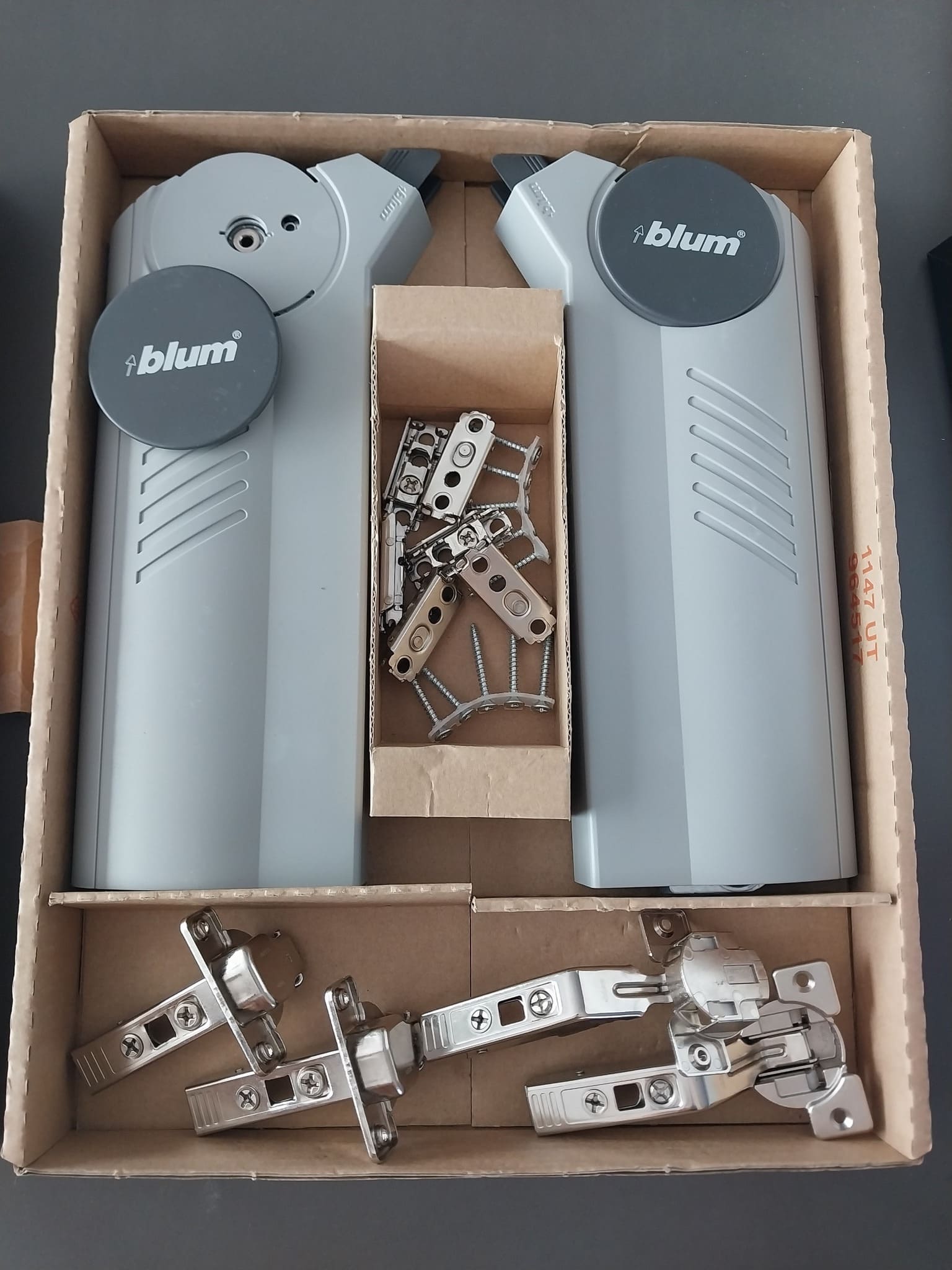 Phụ kiện nội thất Blum TP.HCM chính hãng, uy tín