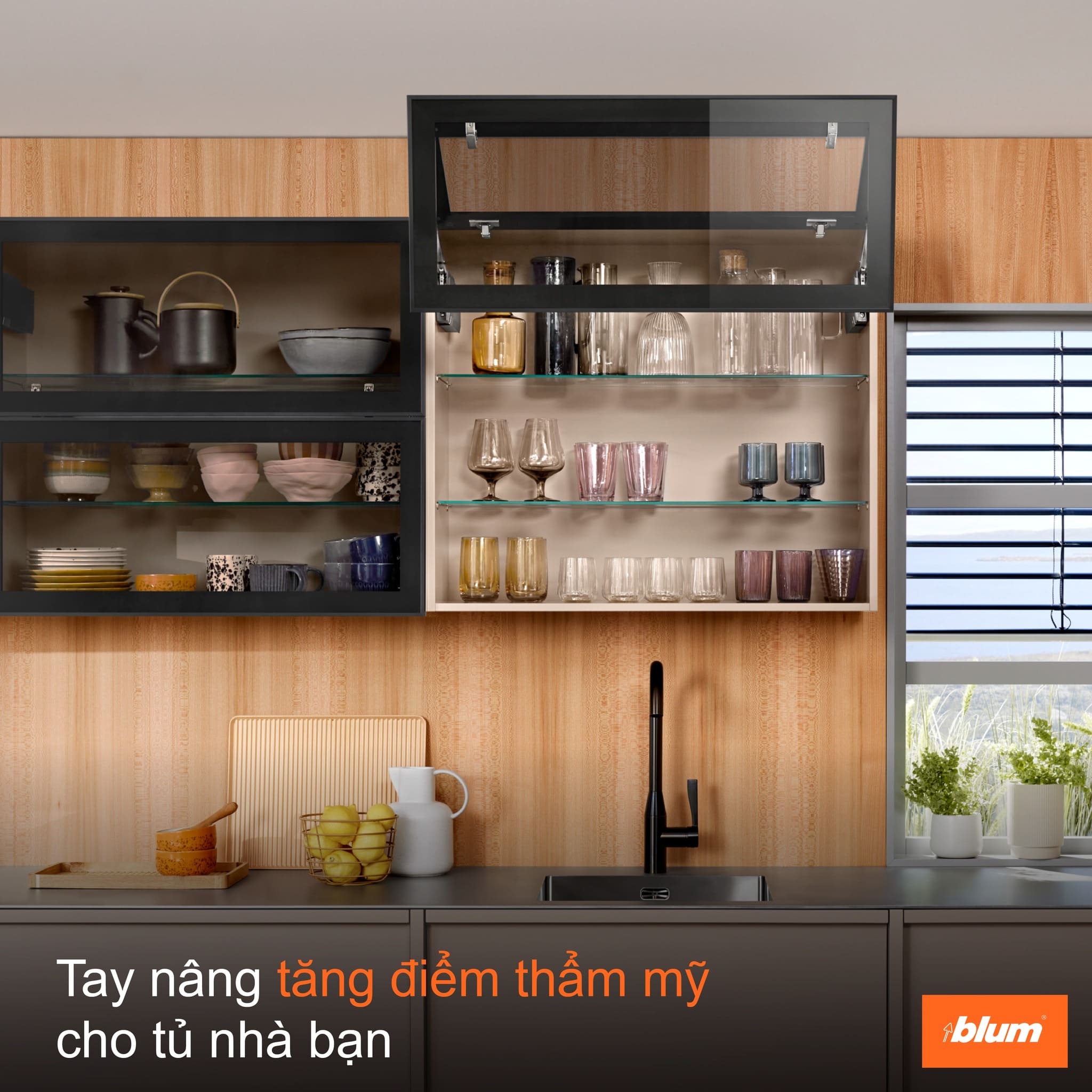 Tay nâng Blum AVENTOS cho không gian bếp hiện đại